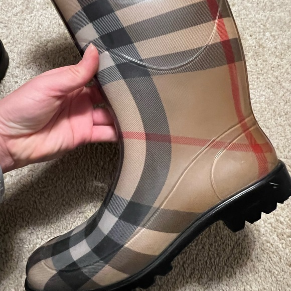 Authentic Burberry Rain boots. Please take a look at photos before purchasing. - Picture 10 of 10